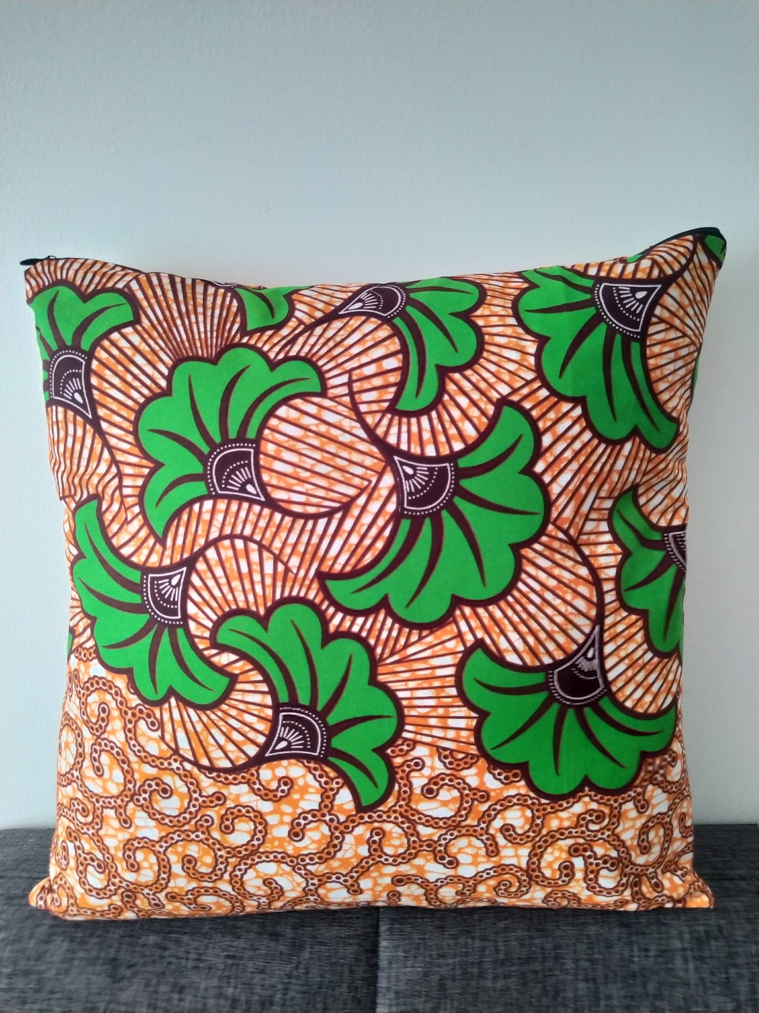 Housse de Coussin Wax - Fleur Mariage Vert sur Orange Modèle 2