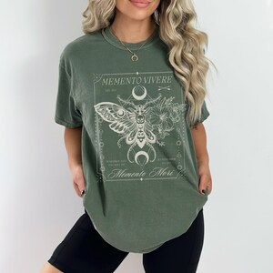 Memento Vivere Memento Mori, Memento Mori Moth Shirt, Memento Mori Botanical Gothic Tee, Grunge Goblincore Clothing Whimsigoth Dark Academia