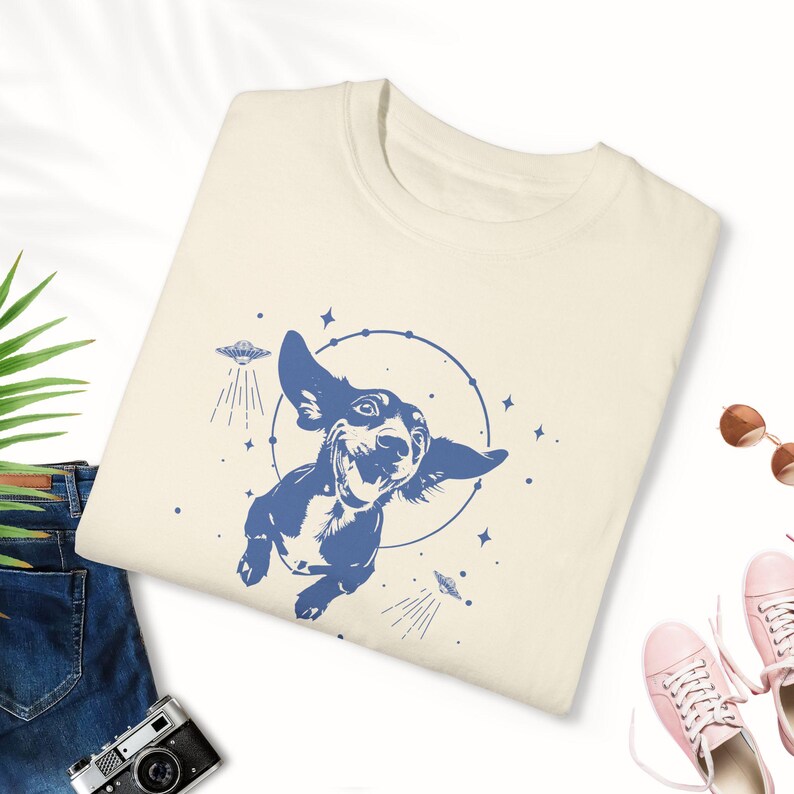 Vintage Astronaut Dachshund in Space Shirt Alien Dachshund Shirt Dachshund Dad Shirt Dachshund Mom Gift for Her Dachshund Galaxy Dog Tshirt