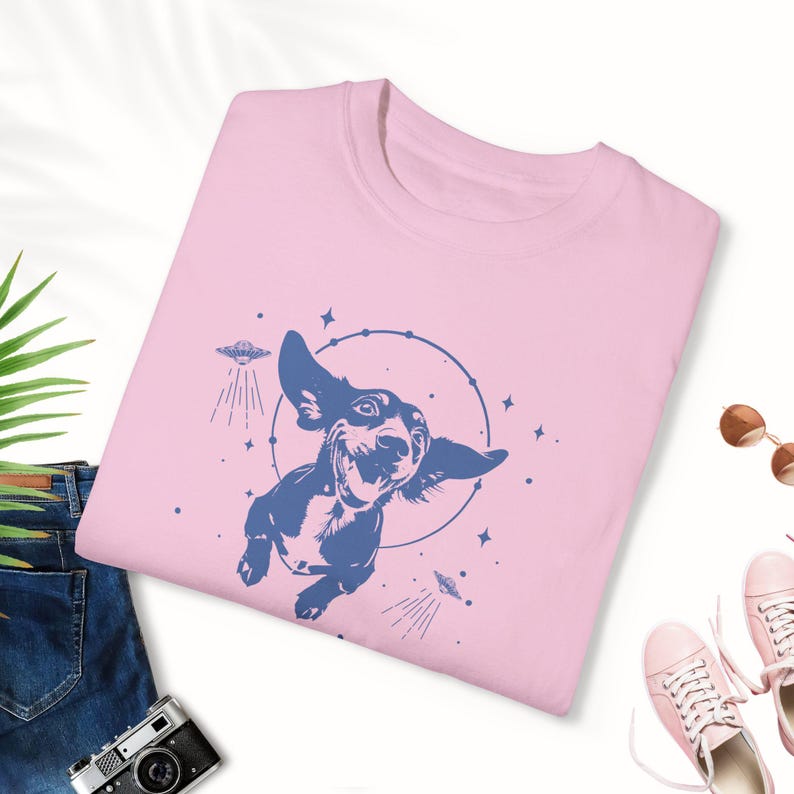 Vintage Astronaut Dachshund in Space Shirt Alien Dachshund Shirt Dachshund Dad Shirt Dachshund Mom Gift for Her Dachshund Galaxy Dog Tshirt