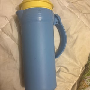 Vintage Tupperware Pitcher with Screw top 1.1 L