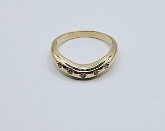 Very Pretty 14K Yellow Gold Band Ring with Clear Gems, Stacking Ring, Midi Ring