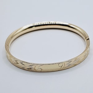 Beautiful Engraved Gold Bangle Bracelet, 14K Gold Shell, Vintage Jewelry Accessory