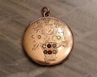 Atrice Locket - Etsy