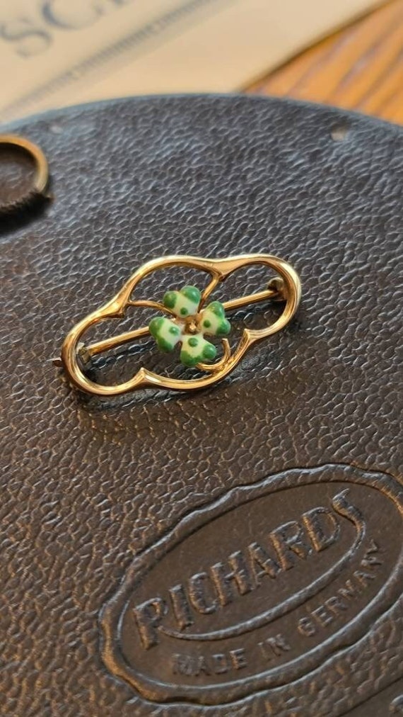 Sweet Little 10K Yellow Gold Pin with Center Four… - image 1