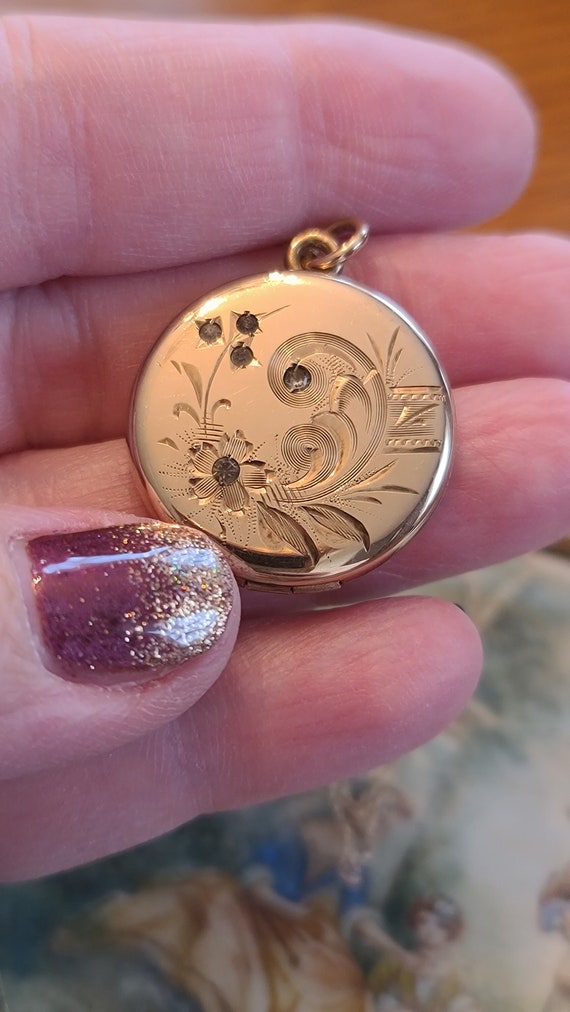 Excellent 10K Solid Yellow Gold Locket Pendant Nec