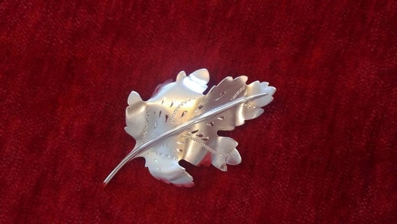 Vintage DuBarry 5th Avenue Sterling Silver Brooch