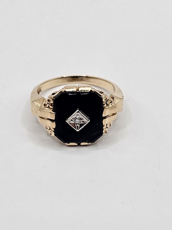 Lovely Vintage 10K Yellow Gold, Onyx and Diamond R