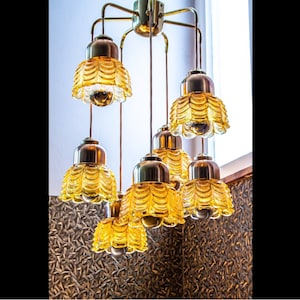 Einer von zwei Original 1960er Jahren ART DECO CASKADEN Bernstein / Gelber Glas Messing Anhänger Unique Shades