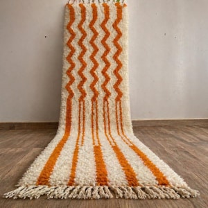 Handgemaakt oranje berberloperkleed: Marokkaans wollen gangtapijt