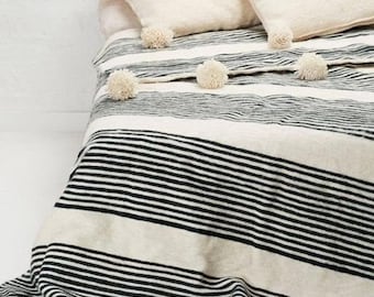 Handvävd marockansk ullfilt, Pom Pom-pläd, Berberdekor