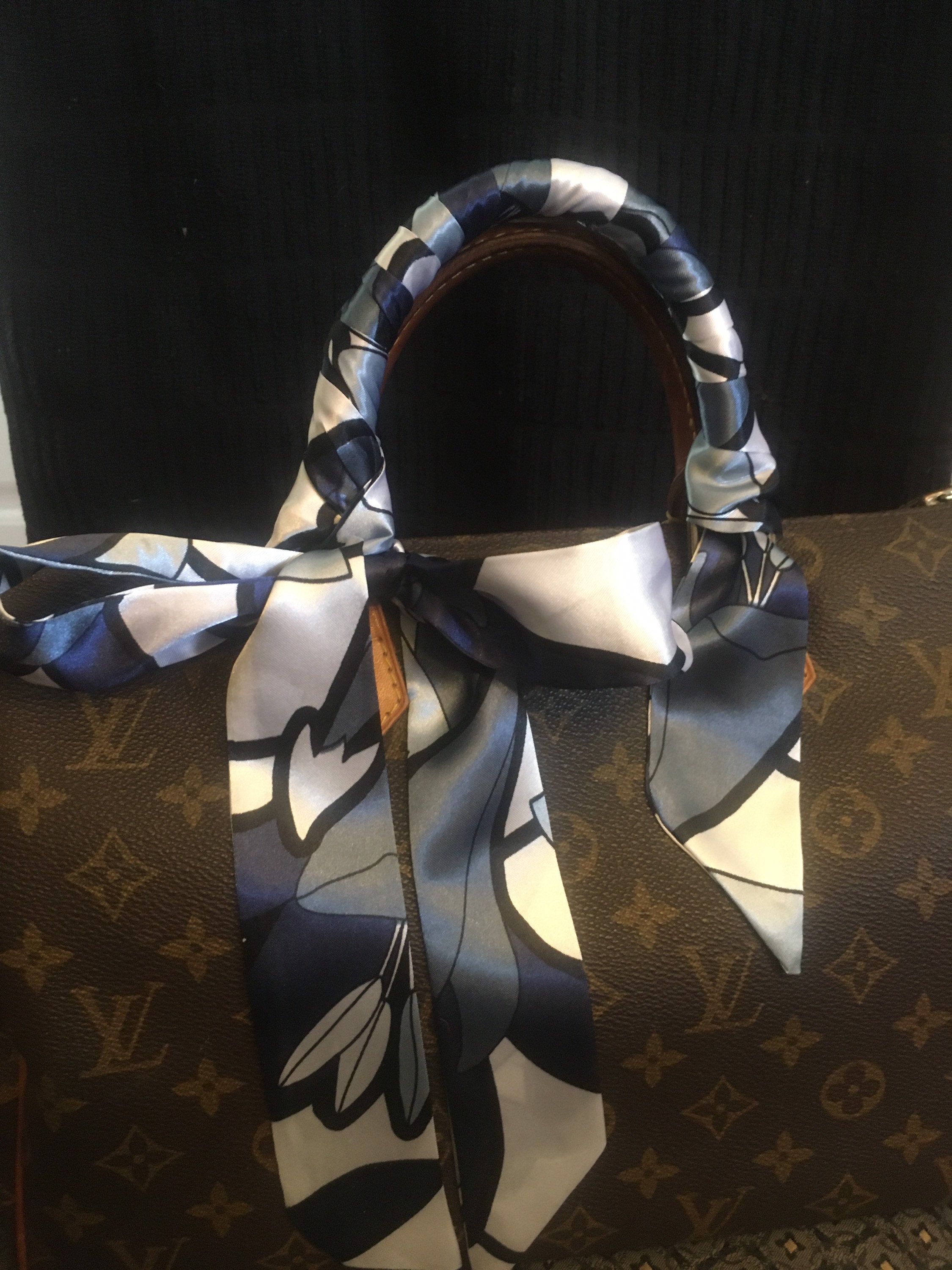 louis vuitton purse with scarf