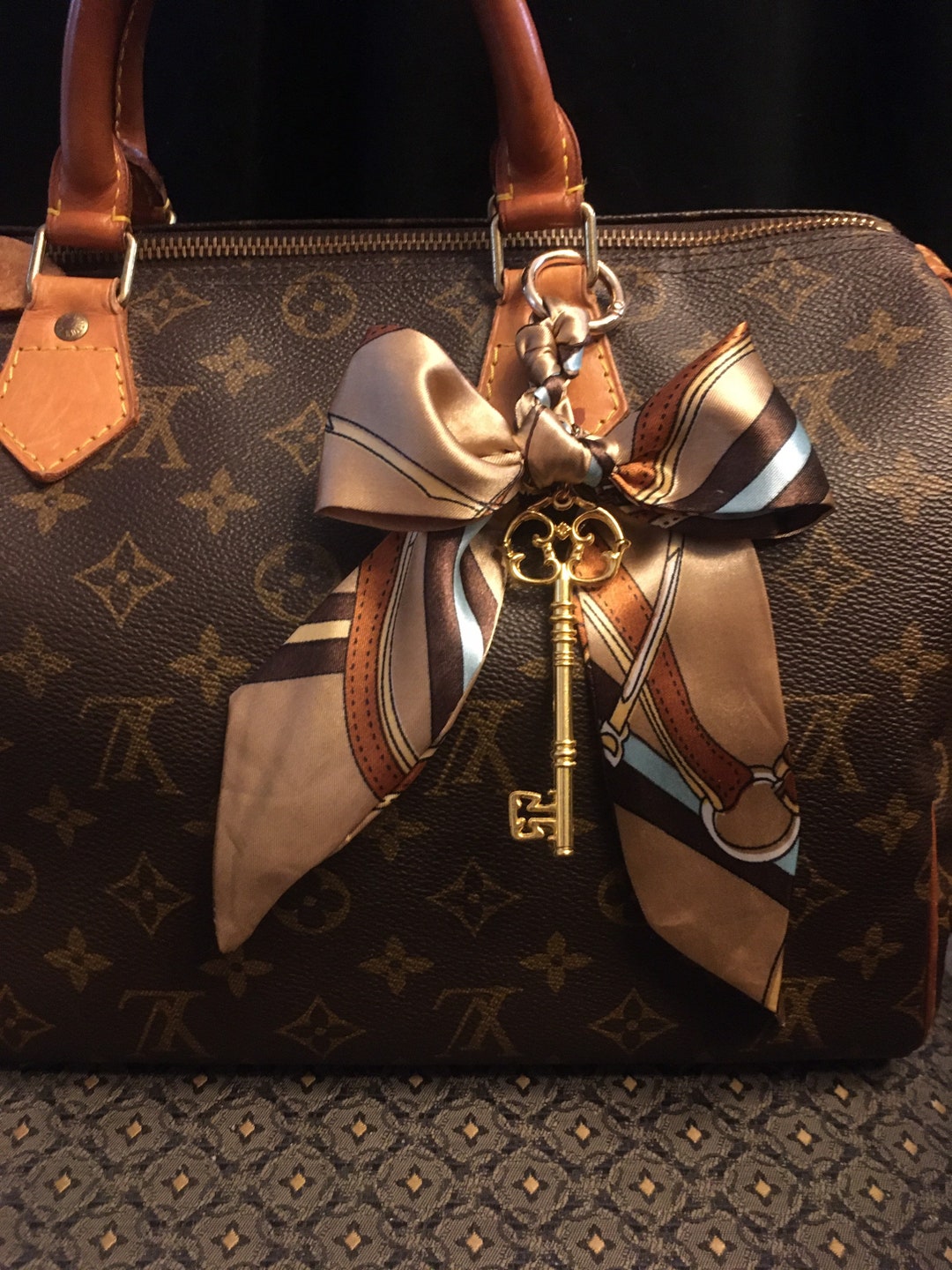 Four Ways to Tie a Bandeau on Louis Vuitton Neverfull and Speedy