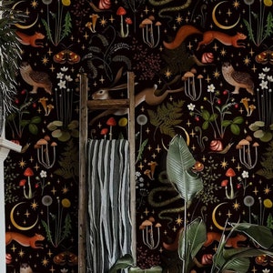 Papier peint féerique sombre et fantaisiste animaux de la forêt Papier peint autocollant botanique ou magique traditionnel forêt