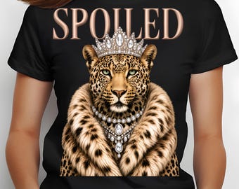 Camiseta Leopardo Mimado | Camiseta de Luxo com Estampa Animal | Camiseta Joia da Coroa Felina Majestosa | Presente para Mulheres e Adolescentes | Blusa da Moda