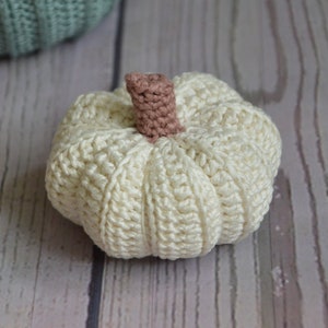 Crochet Pumpkins, Fall Decor, Pumpkin Decoration, Autumn Decoration, Pumpkins, Halloween Small off white