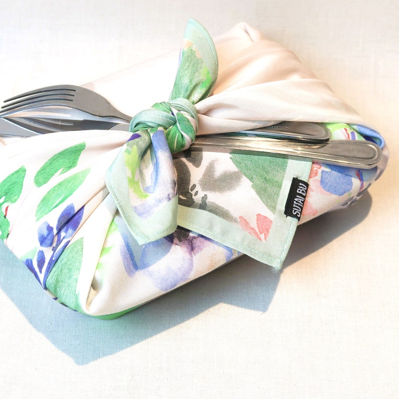 Tissu floral aquarelle Furoshiki Alternative au papier demballage cadeau Idée cadeau, emballage cadeau d'anniversaire, foulard bandana pour chien image 3