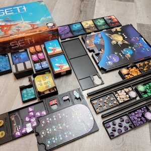 Rangement/boîte de rangement SETI - avec plateaux de lecteur individuels - sous licence officielle - prend en charge les cartes avec pochette
