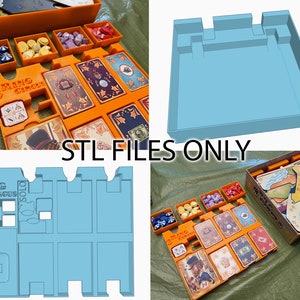 Puede incluir: Insert organizador de juego de mesa 3 Ring Circus con compartimentos para cartas, fichas y dados. El inserto está impreso en azul y cabe dentro de una caja de juego. Solo archivos STL.
