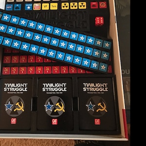 Inserção para jogo de tabuleiro Twilight Struggle/organizador de caixa com bandejas para jogadores.