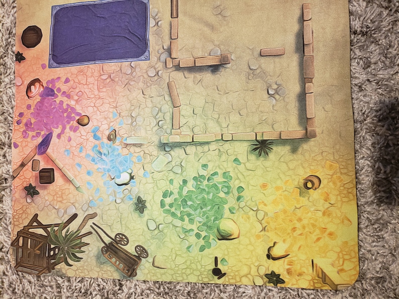 Peut inclure: Un plateau de jeu color&eacute; avec une vari&eacute;t&eacute; de pi&egrave;ces de jeu, dont un chariot en bois, une piscine bleue et un mur en pierre. Le plateau est fait d'un mat&eacute;riau textur&eacute; et a un fond arc-en-ciel.