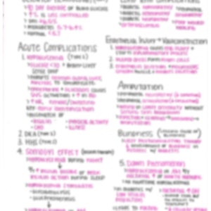 Op de afbeelding: Een handgeschreven notitie op wit papier met de titel "Diabetes Mellitus" in roze. De notitie somt de acute en langetermijncomplicaties van diabetes op, waaronder hypoglykemie, DKA, HHS en het dageraadfenomeen.