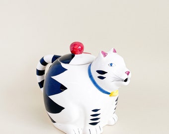 Ceramic teapot in the shape of a cat and string, Vintage, Kitsch, Ball of wool, Black and white cat, Blue collar, Ceramic cat