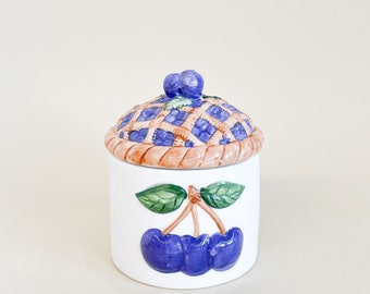 Ceramic sugar bowl in the shape of a blueberry pie, Vintage, Kitsch, Trompe-l'oeil, White and cornflower, Container for sugar, Original