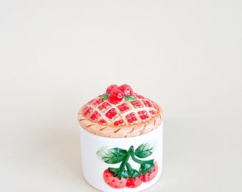 Ceramic sugar bowl in the shape of a strawberry tart, Vintage, Container for sugar, White and red, Kitsch, Ceramic strawberries, Original