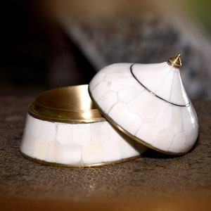 Handmade White Bone Inlay Suri Round Box / Gift Box/ Decorative Box / Storage Box/ Jewelry Box