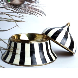 Handmade Bone Inlay Black and White Stripes Pattern Round Suri Box / Jewelry Box / Decorative Box / gift Box