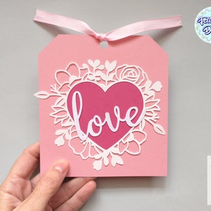 ETIQUETA con CORAZON SVG, Corazón floral, Flores, Etiqueta regalo svg, Amor, San Valentín, Archivos en svg para cricut y silhouette