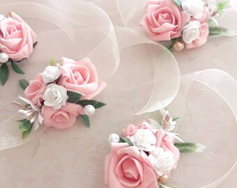 Axnhbubu 8pcs Pink Rose Wedding Girl's Wrist Corsage Bracelets,Bridesmaid Pearl Bracelet,Women's Hand Flowers for Wedding Party Prom,Homecoming