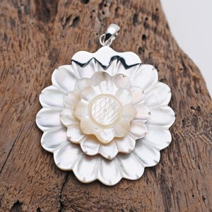 Mother of Pearl Flower Pendant 925 Sterling Silver Necklace | Handmade Beach Jewelry Gift for Women | MOP Pendant