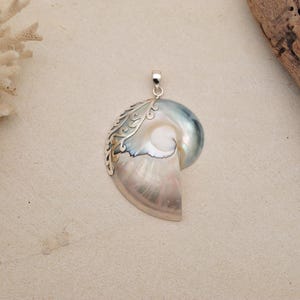 Colgante de concha de nautilo / Plata de ley 925 / Producto hecho a mano