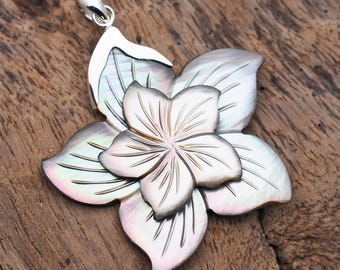 Zwarte Tahiti-hanger met schelpbloem: sterlingzilveren oceaanketting