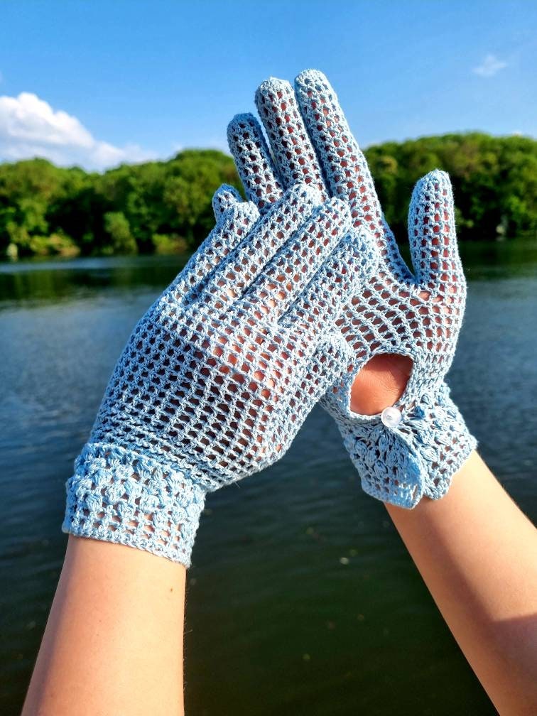 Ivory Crochet Wrist Gloves – OMNIA