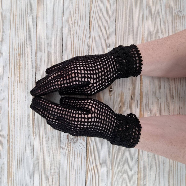 Gants en dentelle noire au crochet