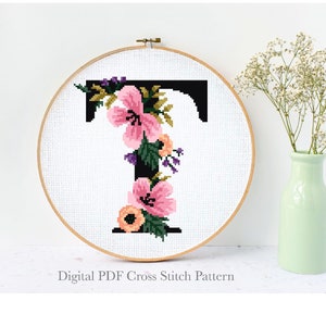 Patrón de punto de cruz moderno con flores de la letra T, gráfico de punto de cruz contado con flores, botánica, naturaleza, aro, descarga instantánea en formato PDF