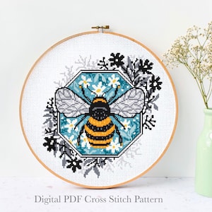 Honey bee Modern Cross Stitch Pattern, flowers wreath, insect counted cross stitch chart, nature, Instant download PDF