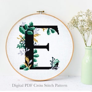 Buchstabe E Blumen Modernes Kreuzstichmuster, Blume Kreuzstichmuster, botanische, Natur, Stickrahmen, sofortiger Download PDF