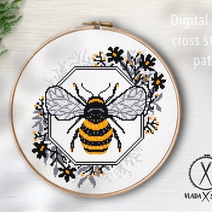 Honey bee Modern Cross Stitch Pattern, flowers wreath, insect counted cross stitch chart, nature, Instant download PDF