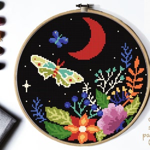Patrón de punto de cruz moderno floral, gráfico de punto de cruz contado de flores, naturaleza, luna, mariposa, bordado aro, descarga instantánea PDF