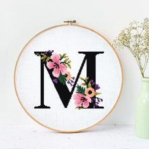 Letter M bloemen modern kruissteekpatroon, bloemen geteld kruissteekkaart, botanisch, natuur, hoepel, pdf direct downloaden
