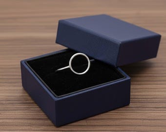 Anillo minimalista de círculo abierto • Anillo delicado de plata de ley 925 con diseño de karma para mujer, ideal como regalo de graduación