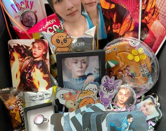 Your Large Kpop Mystery Box - International Purchases [Choose your favorite group or Idol]
