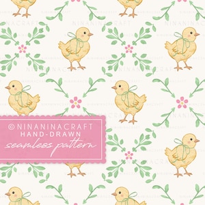 Peut inclure: Motif répété de poussins jaunes avec des nœuds verts, des fleurs roses et des feuilles vertes sur fond crème. Le texte "NINANINACRAFT HAND-DRAWN seamless pattern" est dans un rectangle rose.