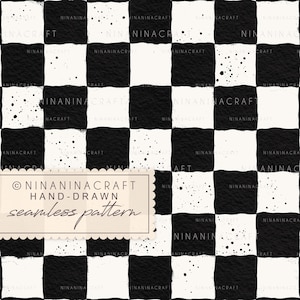Könnte beinhalten: Nahtloses Muster mit schwarz-weißem Schachbrettmuster im handgezeichneten Stil. Die unregelmäßigen Quadrate haben eine strukturierte Optik und Tintenspritzer. Der Text "NINANINACRAFT HAND-DRAWN seamless pattern" ist enthalten.