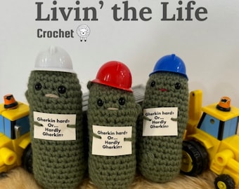 Amigurumi idiot au cornichon / cornichon au crochet / éclatez de rire / travaillez dur, jouez dur / cornichons / jeu de mots au cornichon / live love cornichons