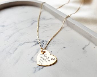 Colar personalizado coberto de ouro com dados de nascimento do bebê, colar com pingente de ouro CORAÇÃO, colar de nova mãe gravado, presente para a mãe